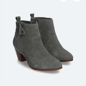 DIBA Sophia ankle booties size 7 grey suede Boots with Western Design